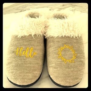 CLEARANCE Isotoner  “Hello Sunshine” Slippers